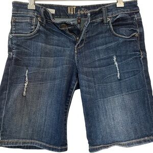 Kut from the Kloth Bermuda Jean lightly distressed shorts size 4